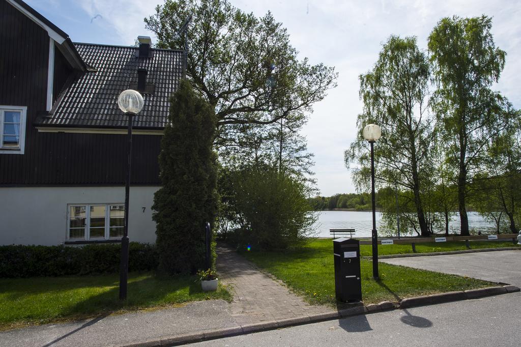 Hotell Sjoevillan Upplands-Väsby エクステリア 写真