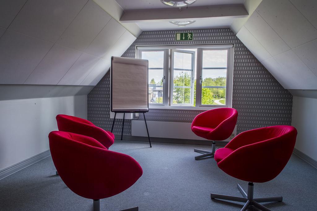 Hotell Sjoevillan Upplands-Väsby エクステリア 写真