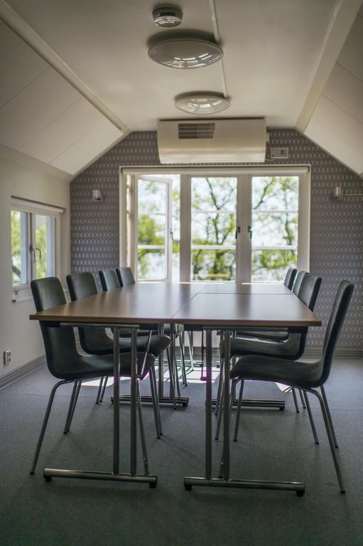 Hotell Sjoevillan Upplands-Väsby エクステリア 写真