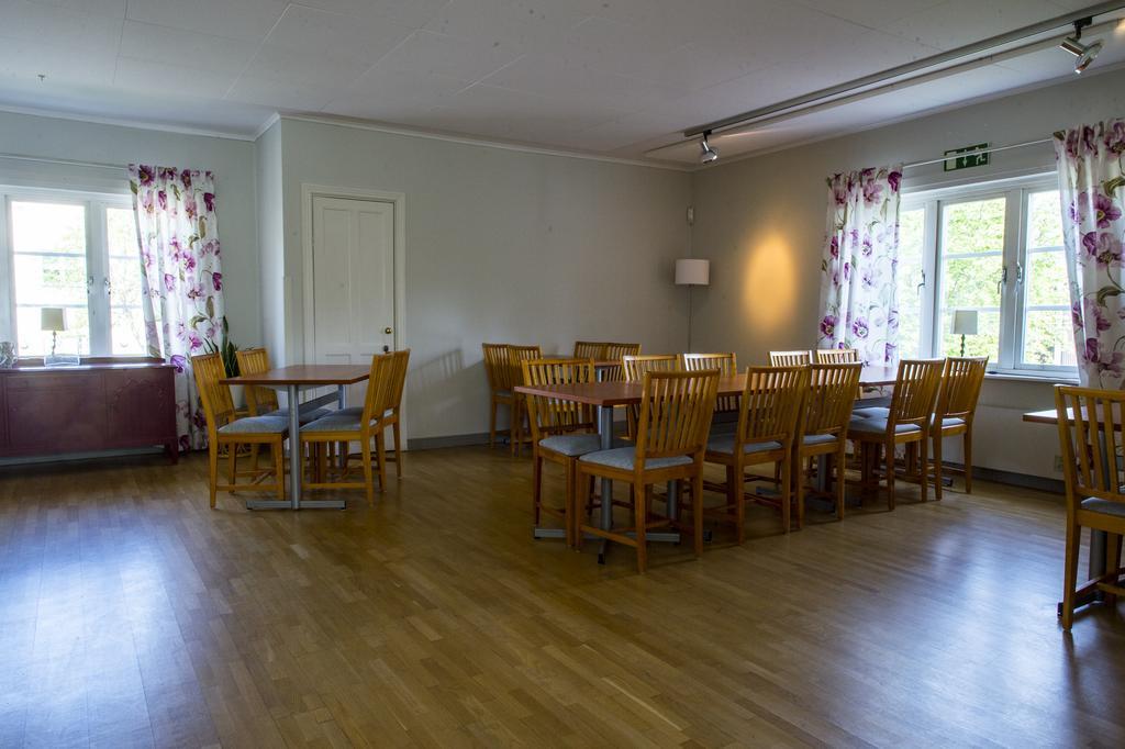 Hotell Sjoevillan Upplands-Väsby エクステリア 写真