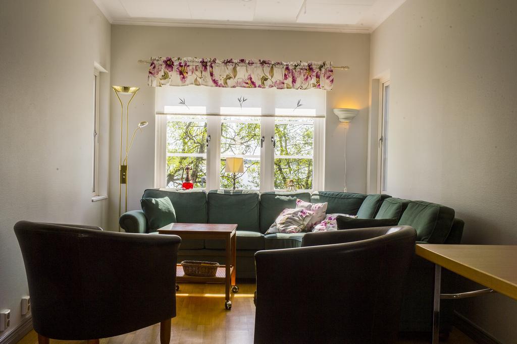 Hotell Sjoevillan Upplands-Väsby エクステリア 写真