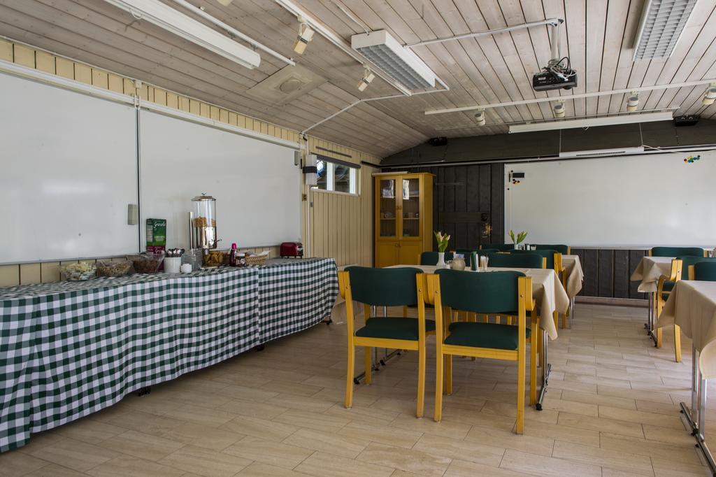 Hotell Sjoevillan Upplands-Väsby エクステリア 写真