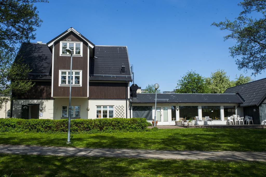 Hotell Sjoevillan Upplands-Väsby エクステリア 写真