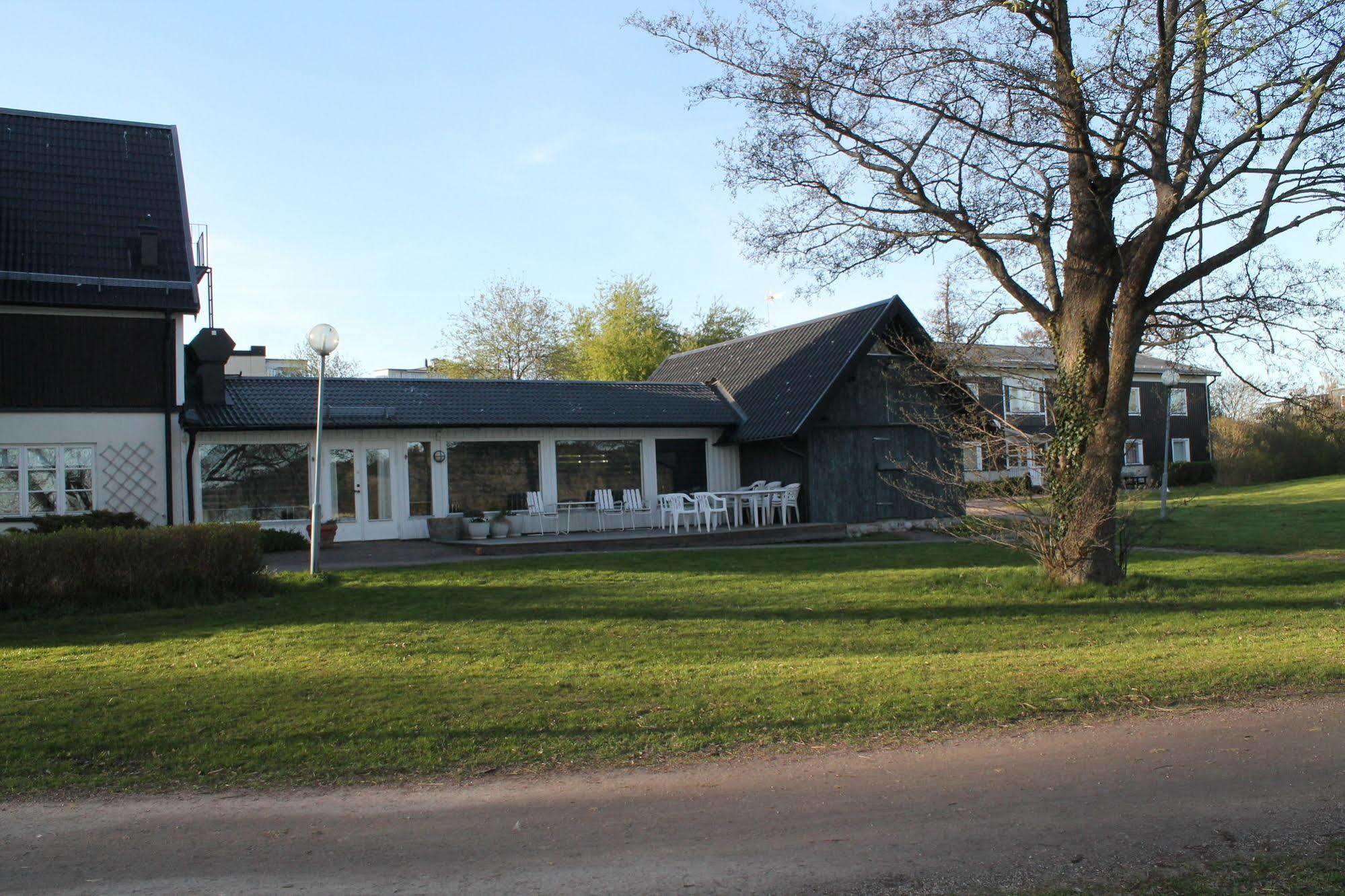 Hotell Sjoevillan Upplands-Väsby エクステリア 写真