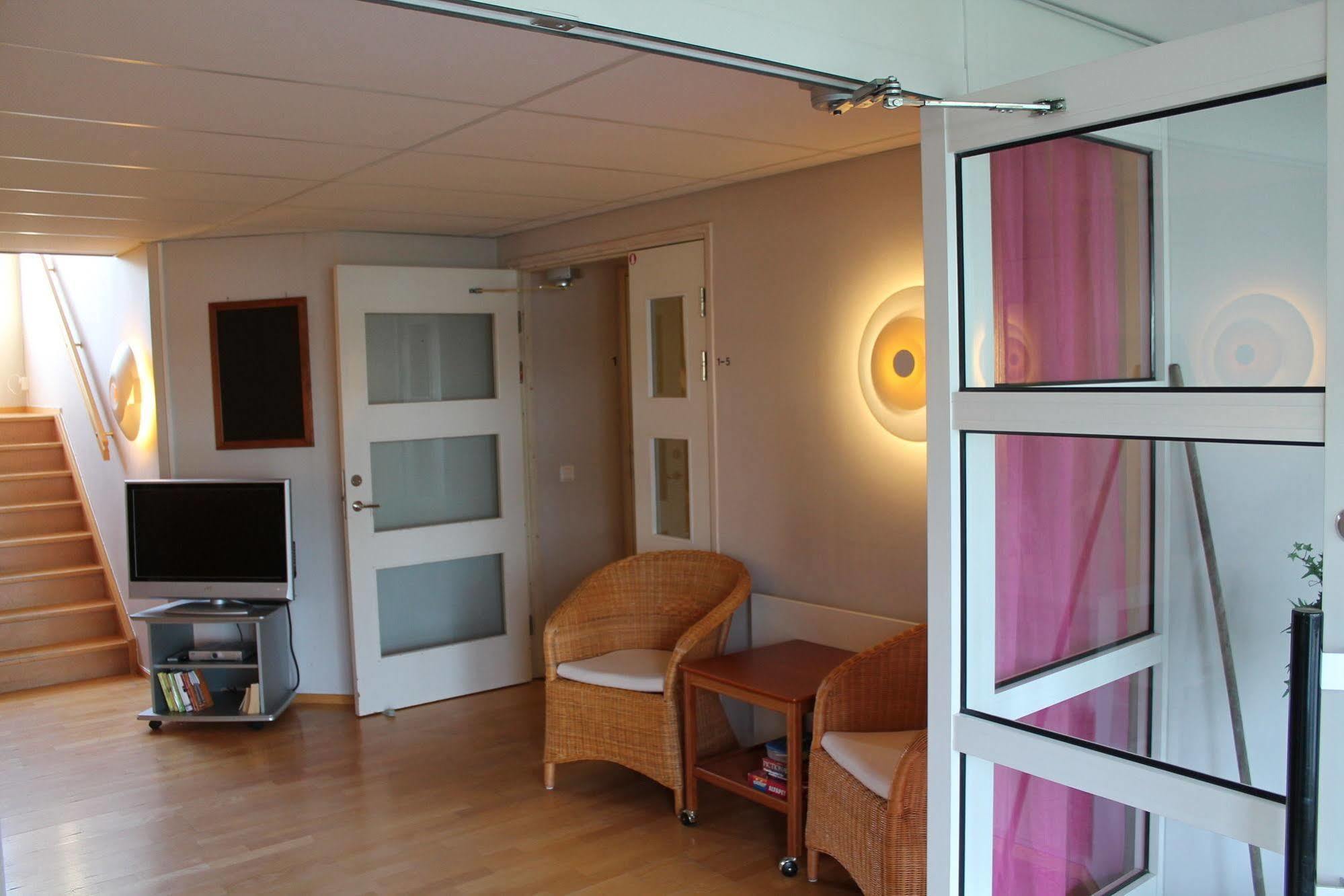 Hotell Sjoevillan Upplands-Väsby エクステリア 写真