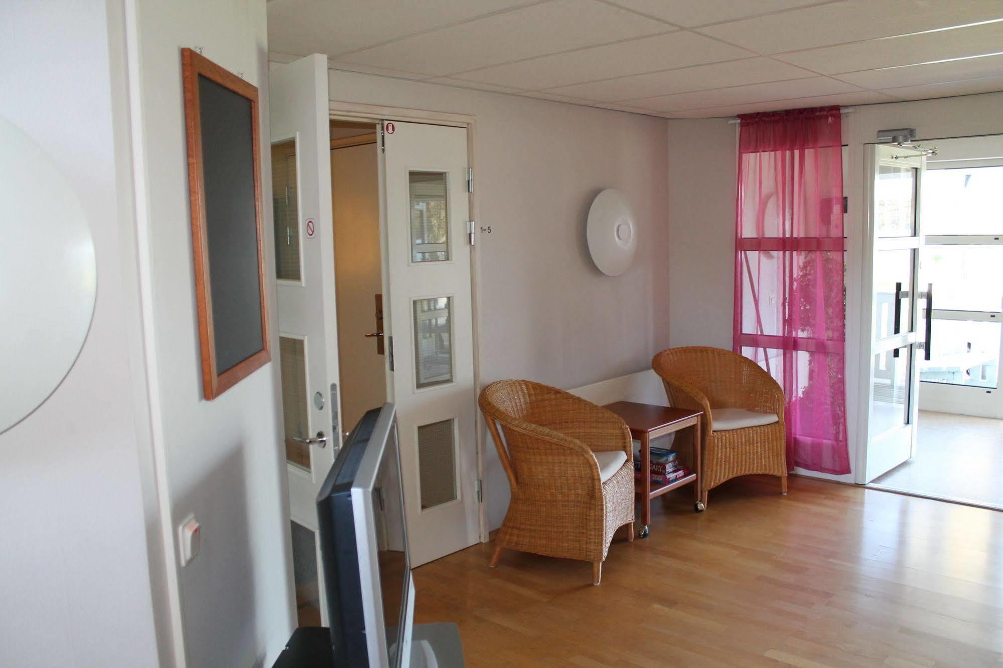Hotell Sjoevillan Upplands-Väsby エクステリア 写真