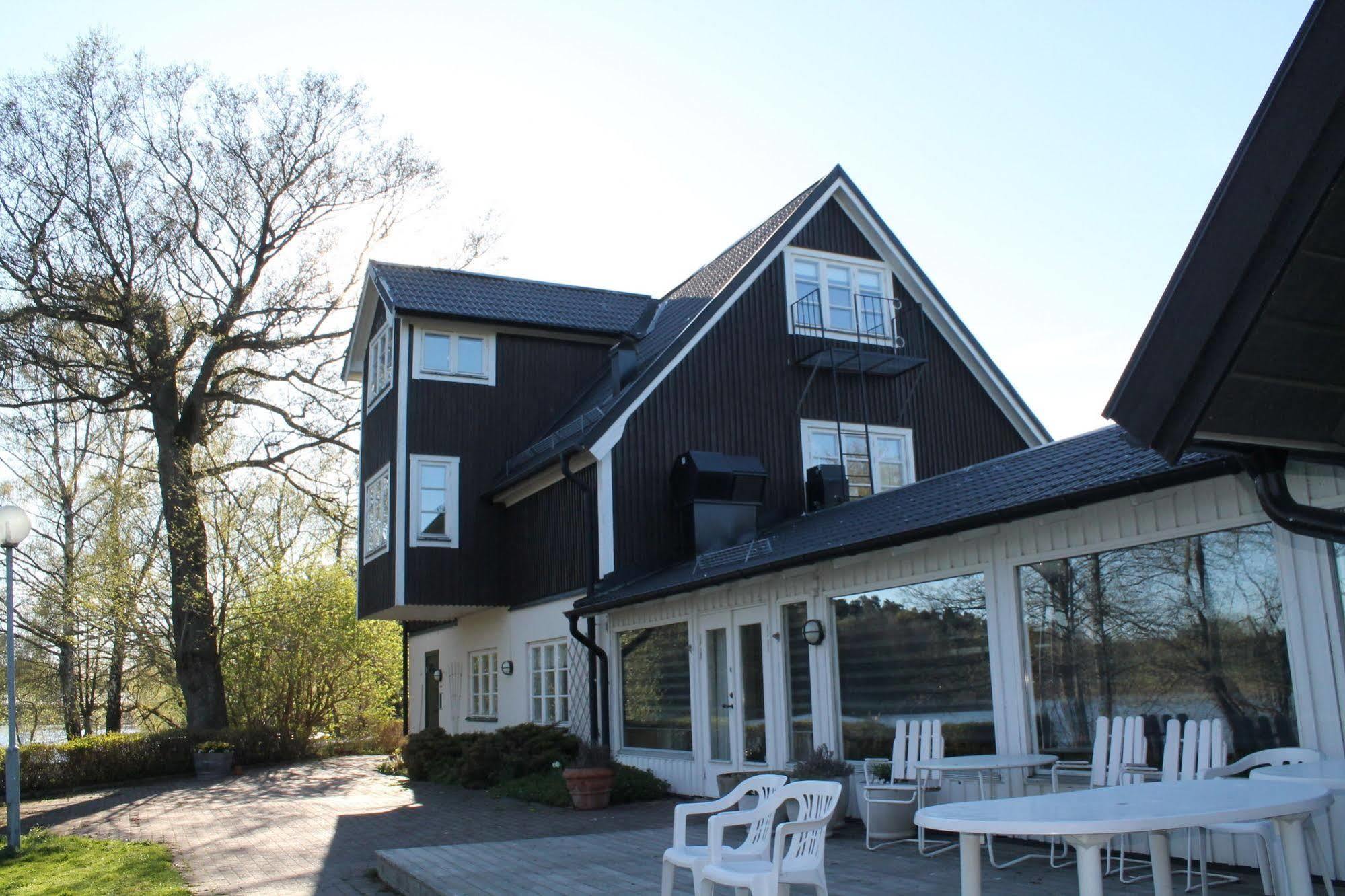 Hotell Sjoevillan Upplands-Väsby エクステリア 写真