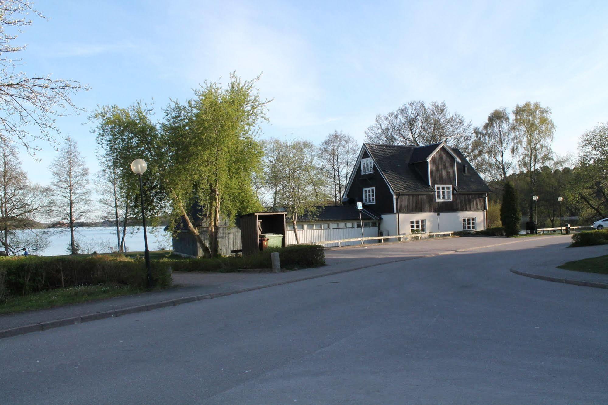 Hotell Sjoevillan Upplands-Väsby エクステリア 写真